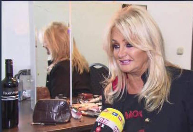Bonnie Tyler im Interview, Feuerwerk, RTL